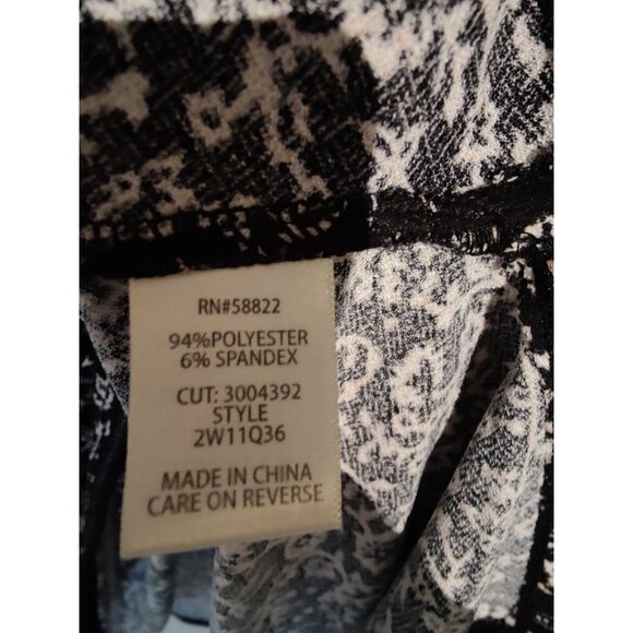 Max Studio Black White Floral Long Sleeve Deep-V-Neck Stretch Peasant Blouse 2X - Picture 7 of 8